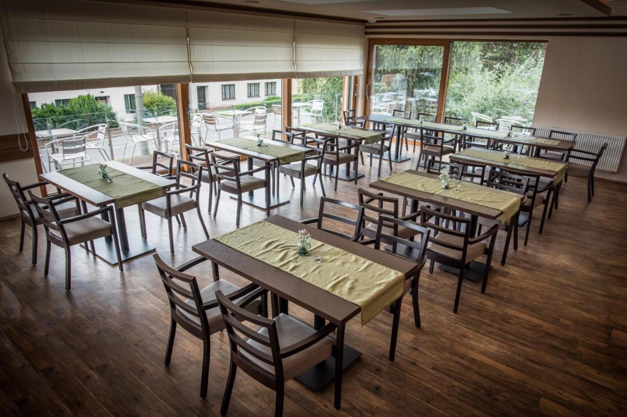 Topolsky Pivovar, Restaurace A Penzion Topolna Exterior photo
